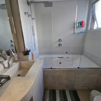 Apartamentos com 130m², 3 quartos, 3 suítes, 3 garagens, no bairro Centro em Florianópolis