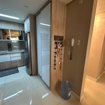 Apartamentos com 130m², 3 quartos, 3 suítes, 3 garagens, no bairro Centro em Florianópolis