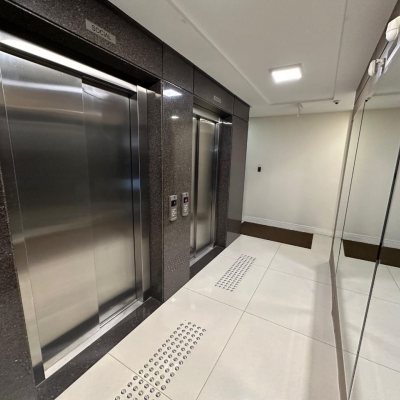 Apartamentos com 130m², 3 quartos, 3 suítes, 3 garagens, no bairro Centro em Florianópolis