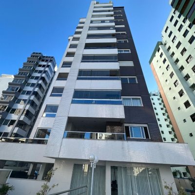 Apartamentos com 130m², 3 quartos, 3 suítes, 3 garagens, no bairro Centro em Florianópolis