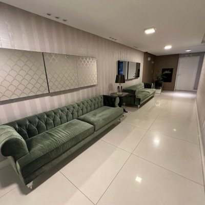 Apartamentos com 130m², 3 quartos, 3 suítes, 3 garagens, no bairro Centro em Florianópolis