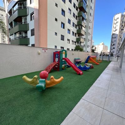 Apartamentos com 130m², 3 quartos, 3 suítes, 3 garagens, no bairro Centro em Florianópolis