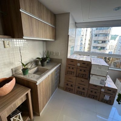 Apartamentos com 130m², 3 quartos, 3 suítes, 3 garagens, no bairro Centro em Florianópolis
