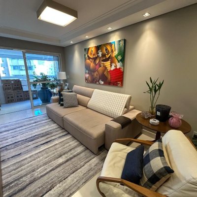 Apartamentos com 130m², 3 quartos, 3 suítes, 3 garagens, no bairro Centro em Florianópolis