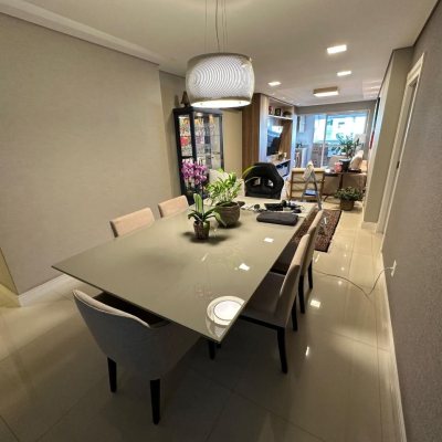 Apartamentos com 130m², 3 quartos, 3 suítes, 3 garagens, no bairro Centro em Florianópolis