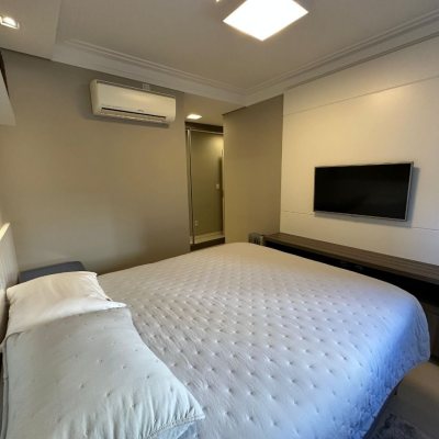 Apartamentos com 130m², 3 quartos, 3 suítes, 3 garagens, no bairro Centro em Florianópolis