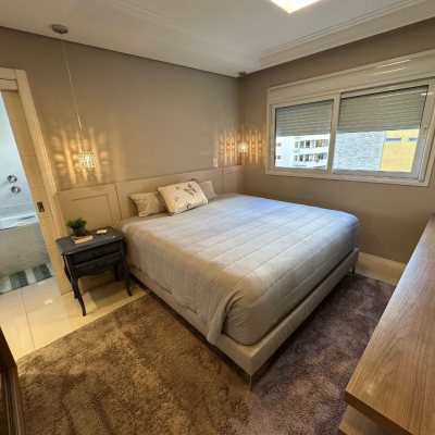 Apartamentos com 130m², 3 quartos, 3 suítes, 3 garagens, no bairro Centro em Florianópolis