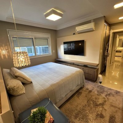 Apartamentos com 130m², 3 quartos, 3 suítes, 3 garagens, no bairro Centro em Florianópolis