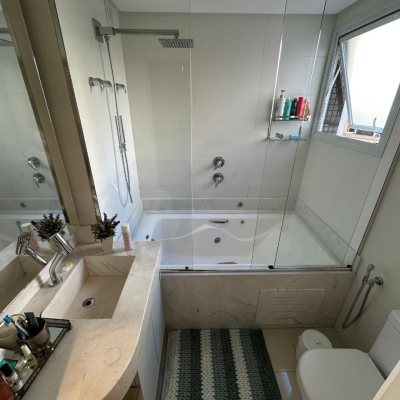 Apartamentos com 130m², 3 quartos, 3 suítes, 3 garagens, no bairro Centro em Florianópolis