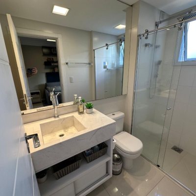 Apartamentos com 130m², 3 quartos, 3 suítes, 3 garagens, no bairro Centro em Florianópolis