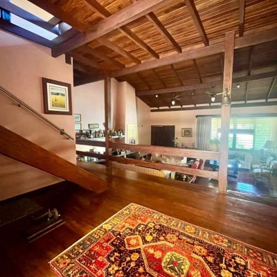 Casa Residencial com 392m², 3 quartos, 1 suíte, 4 garagens, no bairro Lagoa Da Conceição em Florianópolis