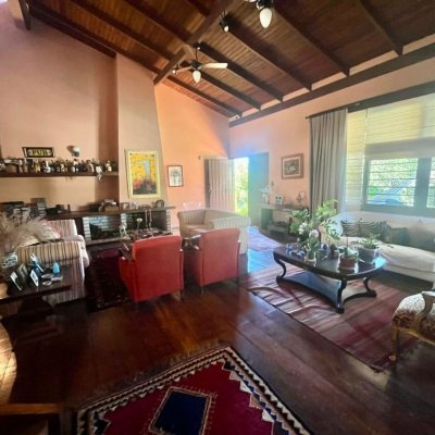 Casa Residencial com 392m², 3 quartos, 1 suíte, 4 garagens, no bairro Lagoa Da Conceição em Florianópolis