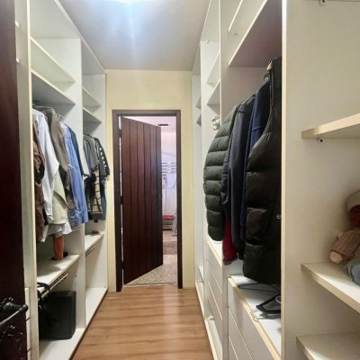 Casa Residencial com 392m², 3 quartos, 1 suíte, 4 garagens, no bairro Lagoa Da Conceição em Florianópolis