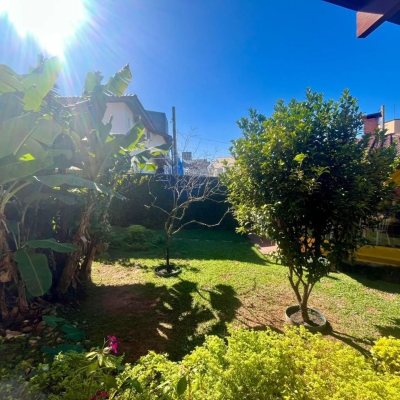 Casa Residencial com 392m², 3 quartos, 1 suíte, 4 garagens, no bairro Lagoa Da Conceição em Florianópolis