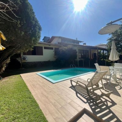 Casa Residencial com 392m², 3 quartos, 1 suíte, 4 garagens, no bairro Lagoa Da Conceição em Florianópolis