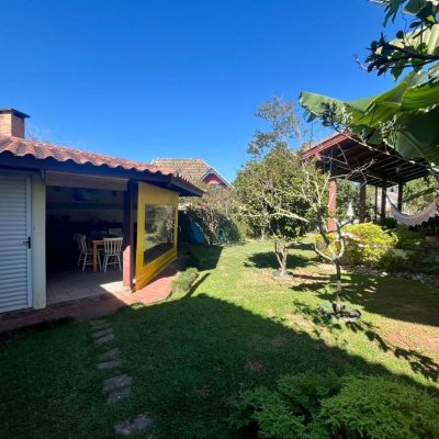 Casa Residencial com 392m², 3 quartos, 1 suíte, 4 garagens, no bairro Lagoa Da Conceição em Florianópolis