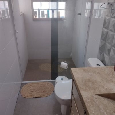 Casa Residencial com 209m², 4 quartos (sendo 1 suíte), 4 garagens, no bairro Carvoeira em Florianópolis