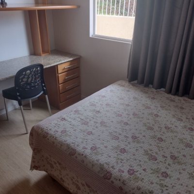 Casa Residencial com 209m², 4 quartos (sendo 1 suíte), 4 garagens, no bairro Carvoeira em Florianópolis