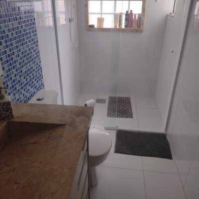 Casa Residencial com 209m², 4 quartos (sendo 1 suíte), 4 garagens, no bairro Carvoeira em Florianópolis
