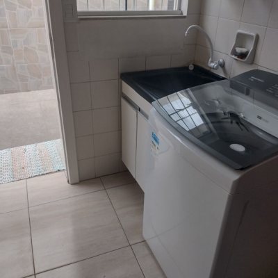 Casa Residencial com 209m², 4 quartos (sendo 1 suíte), 4 garagens, no bairro Carvoeira em Florianópolis