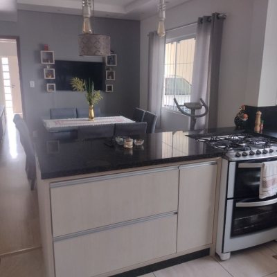 Casa Residencial com 209m², 4 quartos (sendo 1 suíte), 4 garagens, no bairro Carvoeira em Florianópolis