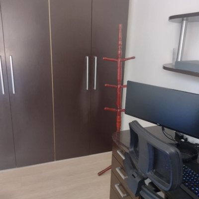 Casa Residencial com 209m², 4 quartos (sendo 1 suíte), 4 garagens, no bairro Carvoeira em Florianópolis