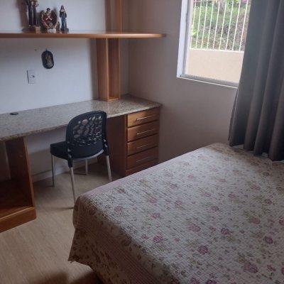 Casa Residencial com 209m², 4 quartos (sendo 1 suíte), 4 garagens, no bairro Carvoeira em Florianópolis