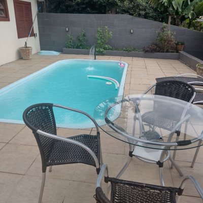 Casa Residencial com 209m², 4 quartos (sendo 1 suíte), 4 garagens, no bairro Carvoeira em Florianópolis