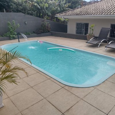 Casa Residencial com 209m², 4 quartos (sendo 1 suíte), 4 garagens, no bairro Carvoeira em Florianópolis