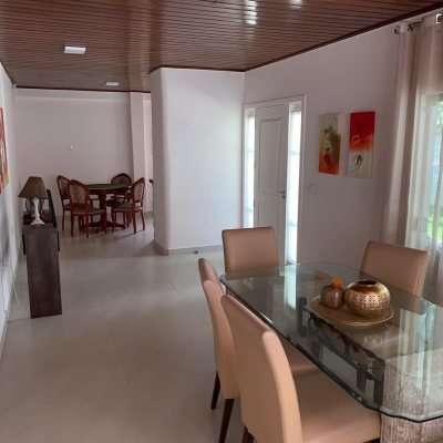 Casa Residencial com 303m², 7 quartos, 7 suítes, 3 garagens, no bairro Canasvieiras em Florianópolis