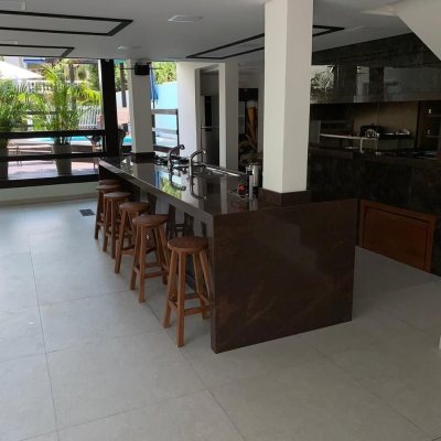 Casa Residencial com 303m², 7 quartos, 7 suítes, 3 garagens, no bairro Canasvieiras em Florianópolis