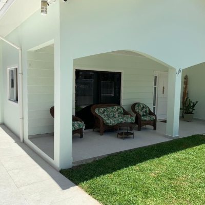 Casa Residencial com 303m², 7 quartos, 7 suítes, 3 garagens, no bairro Canasvieiras em Florianópolis