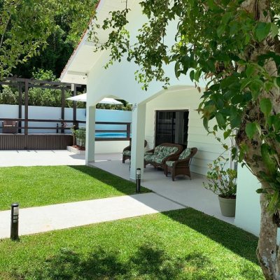 Casa Residencial com 303m², 7 quartos, 7 suítes, 3 garagens, no bairro Canasvieiras em Florianópolis