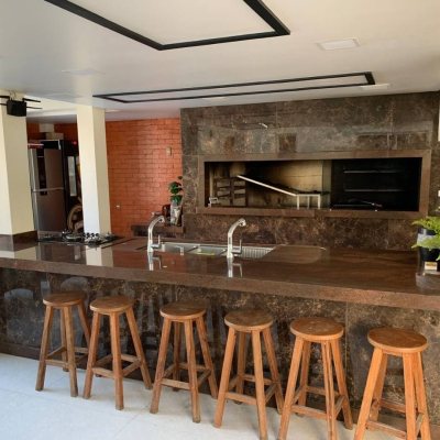 Casa Residencial com 303m², 7 quartos, 7 suítes, 3 garagens, no bairro Canasvieiras em Florianópolis