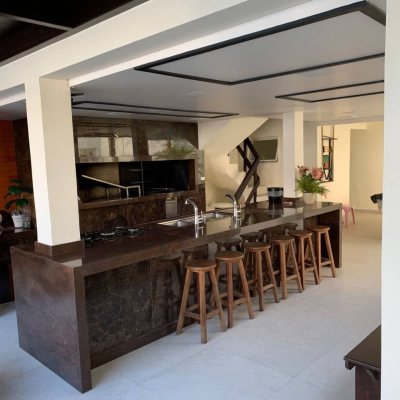 Casa Residencial com 303m², 7 quartos, 7 suítes, 3 garagens, no bairro Canasvieiras em Florianópolis