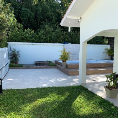 Casa Residencial com 303m², 7 quartos, 7 suítes, 3 garagens, no bairro Canasvieiras em Florianópolis