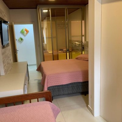 Casa Residencial com 303m², 7 quartos, 7 suítes, 3 garagens, no bairro Canasvieiras em Florianópolis