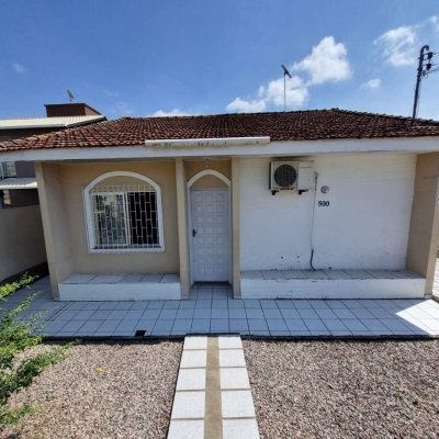 Casa Residencial com 147m², 3 quartos, 1 suíte, 2 garagens, no bairro Serraria em São José