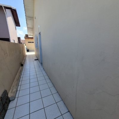 Casa Residencial com 147m², 3 quartos, 1 suíte, 2 garagens, no bairro Serraria em São José