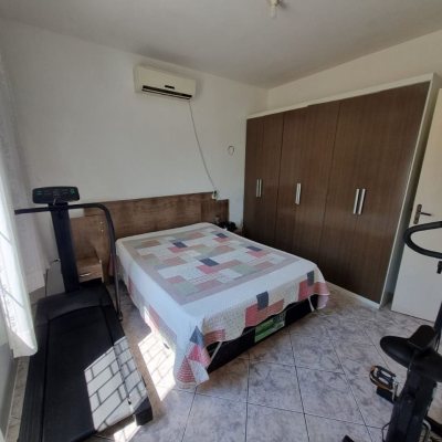 Casa Residencial com 147m², 3 quartos, 1 suíte, 2 garagens, no bairro Serraria em São José