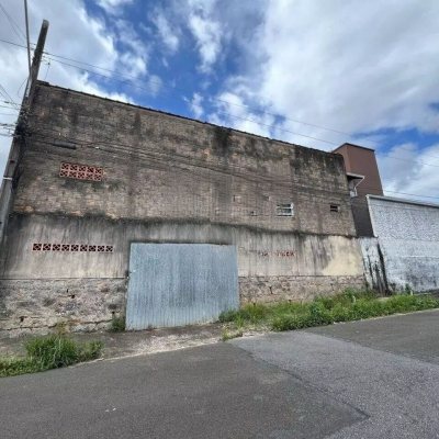 Casa Residencial com 147m², 3 quartos, 1 suíte, 2 garagens, no bairro Serraria em São José