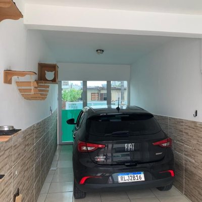 Casa Residencial com 207m², 3 quartos, 1 suíte, 3 garagens, no bairro Flor de Nápolis em São José