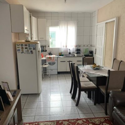 Casa Residencial com 207m², 3 quartos, 1 suíte, 3 garagens, no bairro Flor de Nápolis em São José