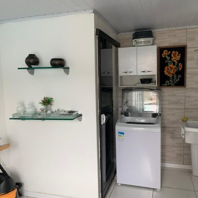Casa Residencial com 207m², 3 quartos, 1 suíte, 3 garagens, no bairro Flor de Nápolis em São José