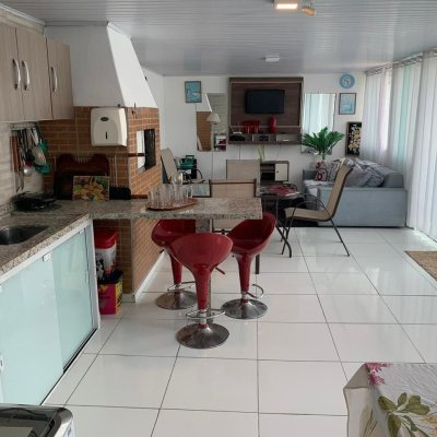 Casa Residencial com 207m², 3 quartos, 1 suíte, 3 garagens, no bairro Flor de Nápolis em São José