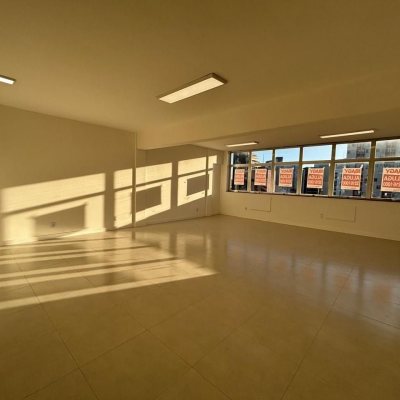 Sala com 64m², no bairro Centro em Florianópolis