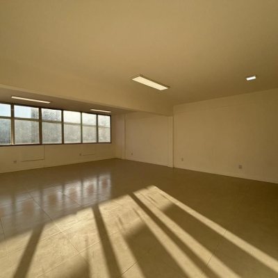Sala com 64m², no bairro Centro em Florianópolis