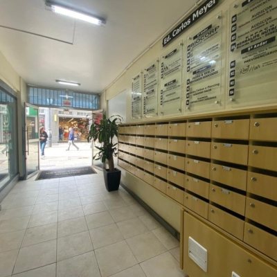 Sala com 64m², no bairro Centro em Florianópolis