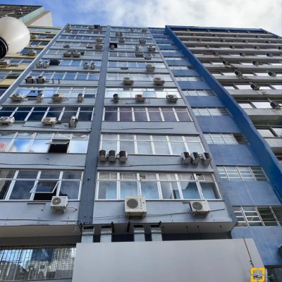 Sala com 64m², no bairro Centro em Florianópolis