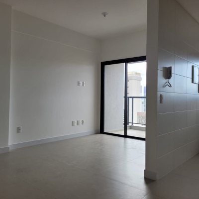 Apartamentos com 73m², 2 quartos, 2 suítes, 1 garagem, no bairro Agronômica em Florianópolis